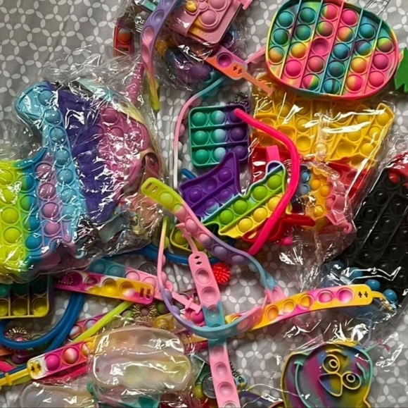 Random fidget toys - Picture 3 of 3